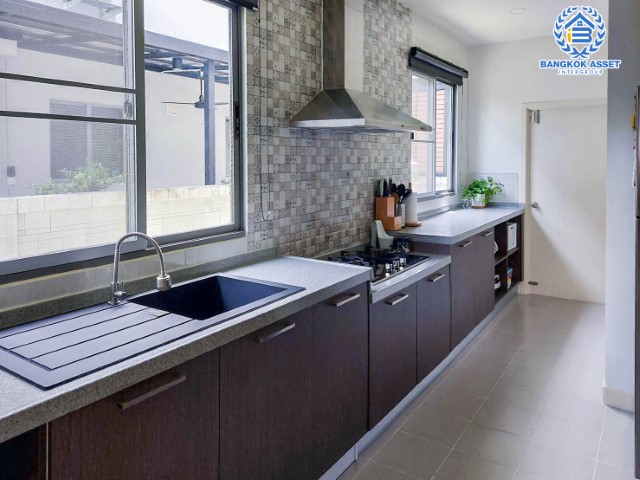 *****บ้านเดี่ยวมือสองย่านแจ้งวัฒนะ ม.เพอร์เฟคเพลส แจ้งวัฒนะ2 หลังมุม เนื้อที่กว้าง 68 ตร.ว. ฟังก์ชัน 4 ห้องนอน 3 ห้องน้ำ ที่จอดรถ 2 คัน สภาพใหม่เอี่ยม ตกแต่งครบพร้อมเข้าอยู่ได้ทันที ตั้งบนสุดยอดทำเล การเดินทางสะดวกสบาย เชื่อมต่อถนนแจ้งวัฒนะ, ถนนชัยพฤกษ์, ถนนติวานนท์ และจุดขึ้นทางด่วน "ศรีสมาน" จองเลยวันนี้!